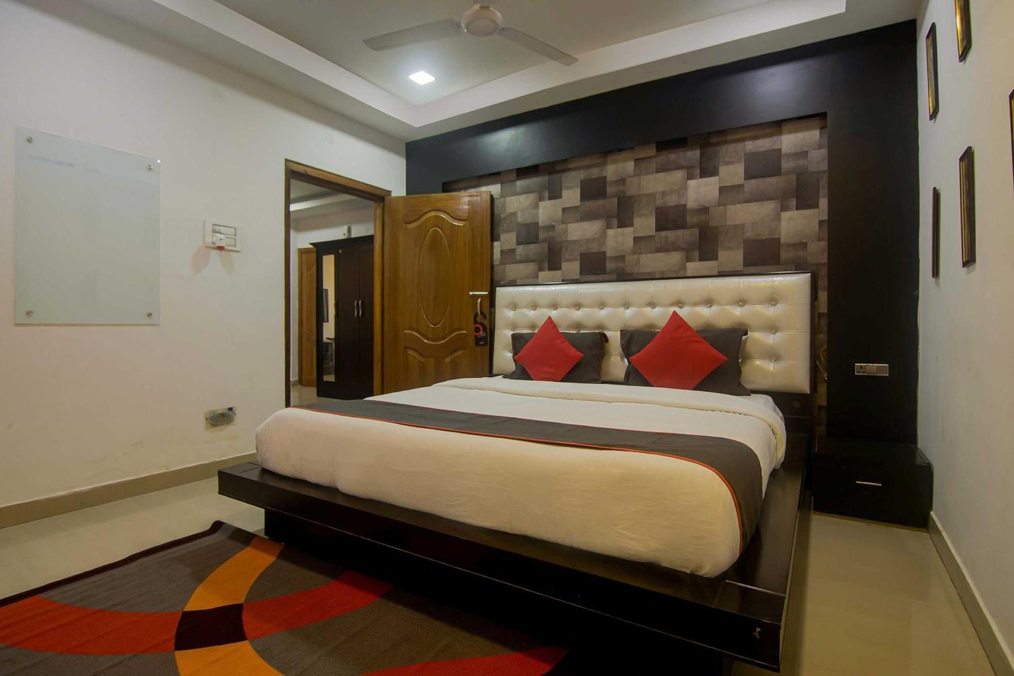 Collection O The Blu Bell Nizarapar Path Hotell Guwahati Eksteriør bilde