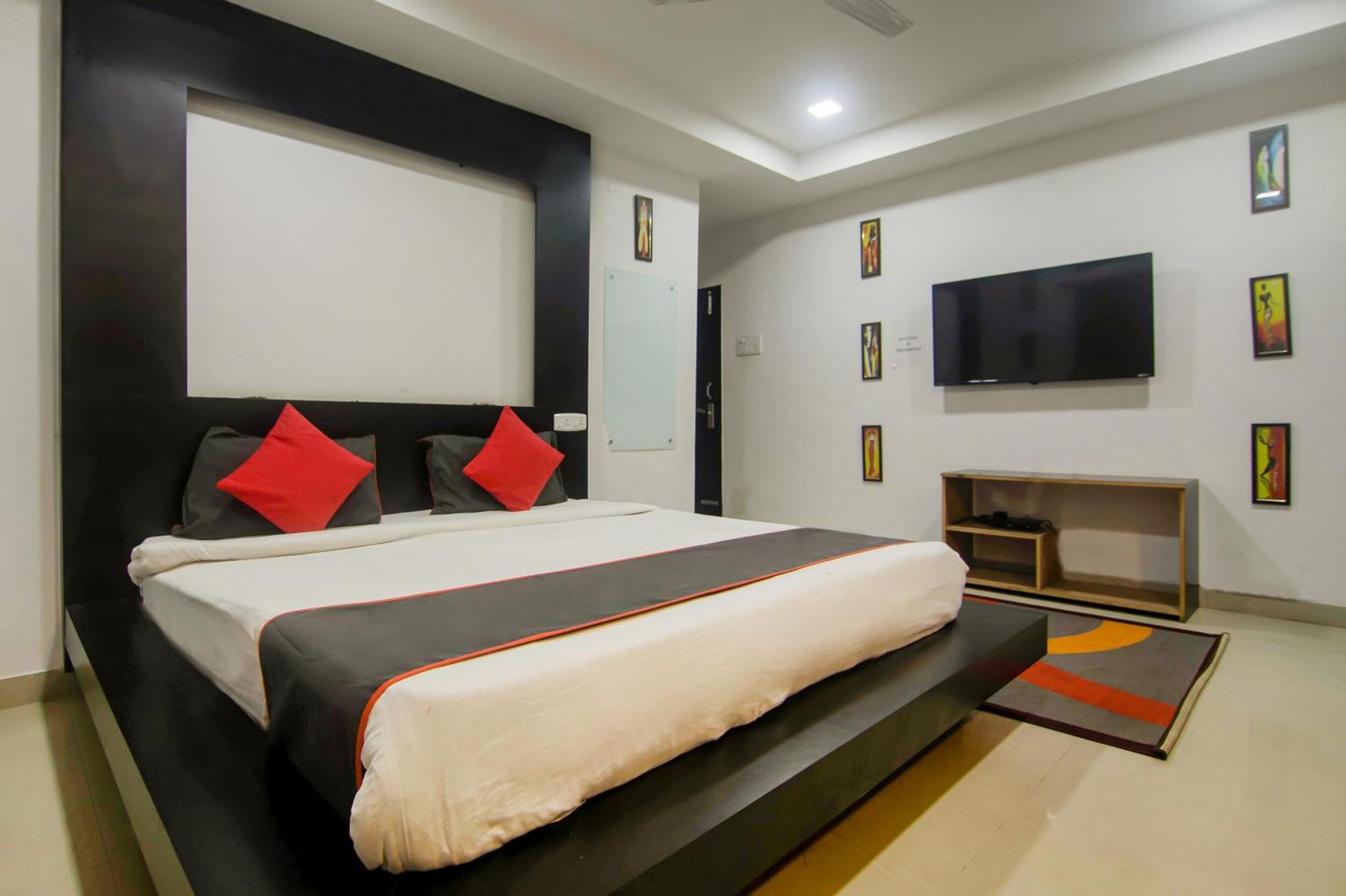 Collection O The Blu Bell Nizarapar Path Hotell Guwahati Eksteriør bilde